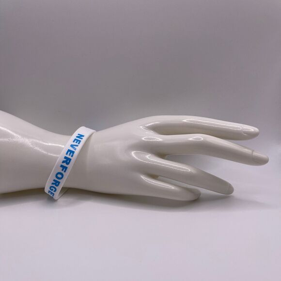 White & Blue Never Forget 9/11 Memorial Rubber Bracelet - Picture 6 of 12